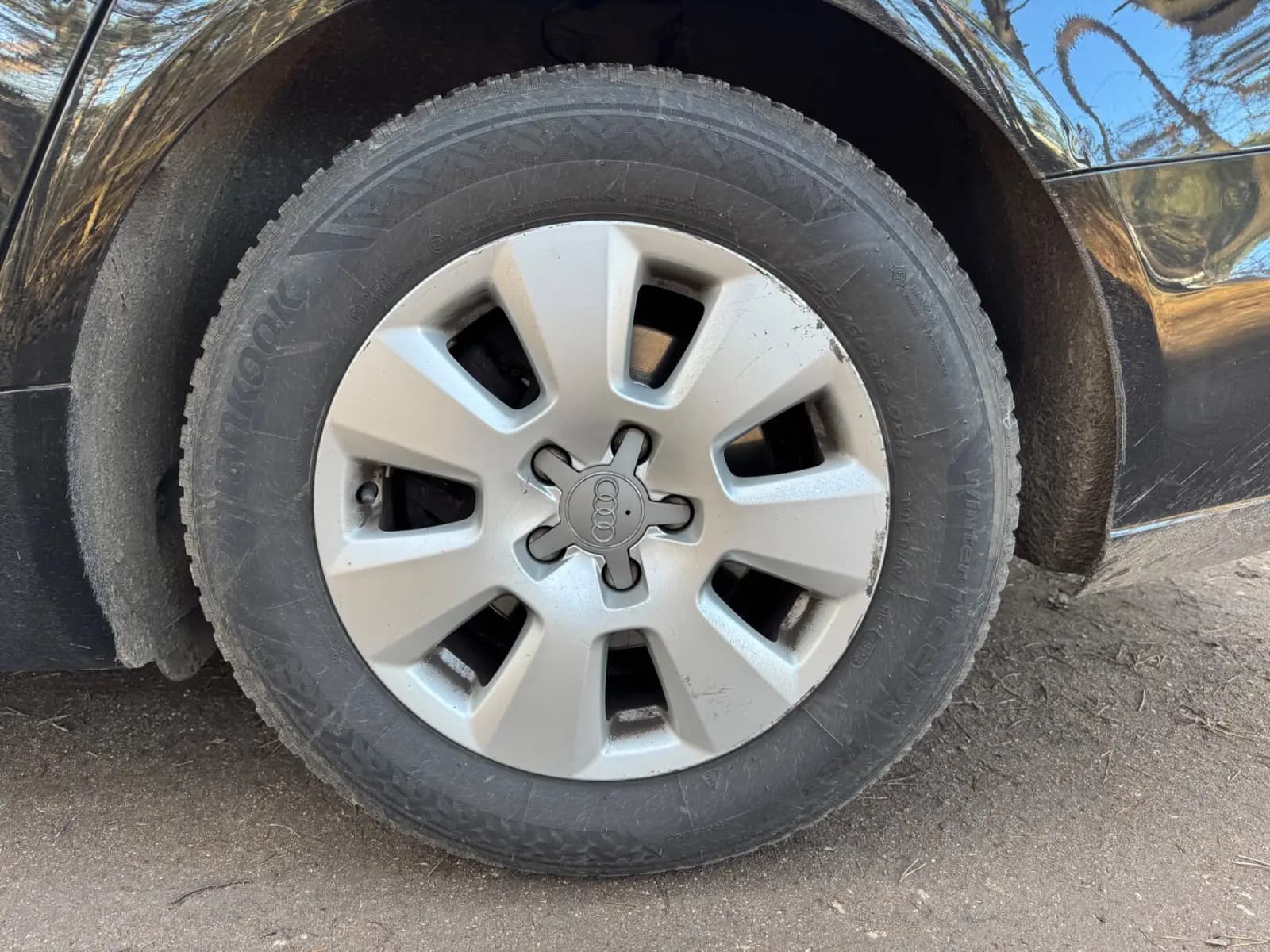 Oryginalna felga z oponą Hankook wielosezonowa w dobrym stanie 